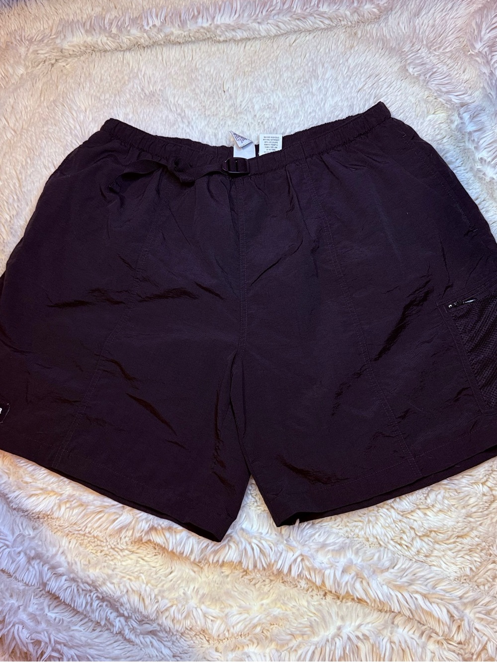Columbia Mens size XL Black hiking Shorts w built in belt 8” inseam mesh Liner